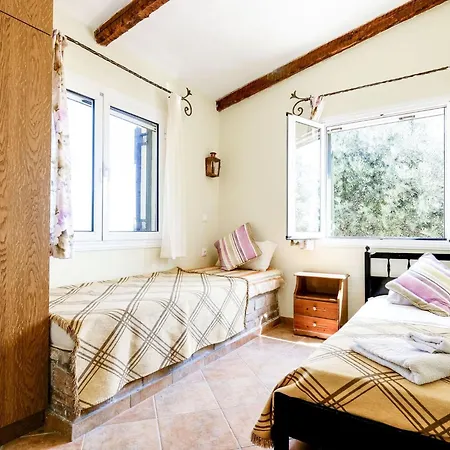 In Paleokastrites With Pool リアパデス