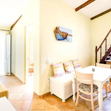 In Paleokastrites With Pool Appartement