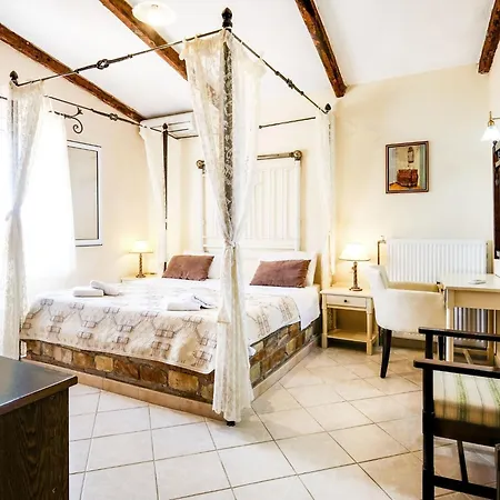 In Paleokastrites With Pool * ליאפאדס