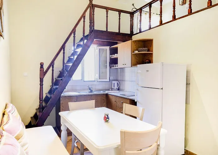 In Paleokastrites With Pool Λιαπάδες