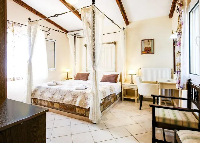 In Paleokastrites With Pool * Λιαπάδες