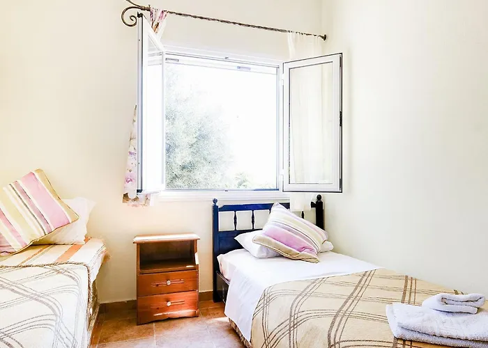 In Paleokastrites With Pool * Λιαπάδες